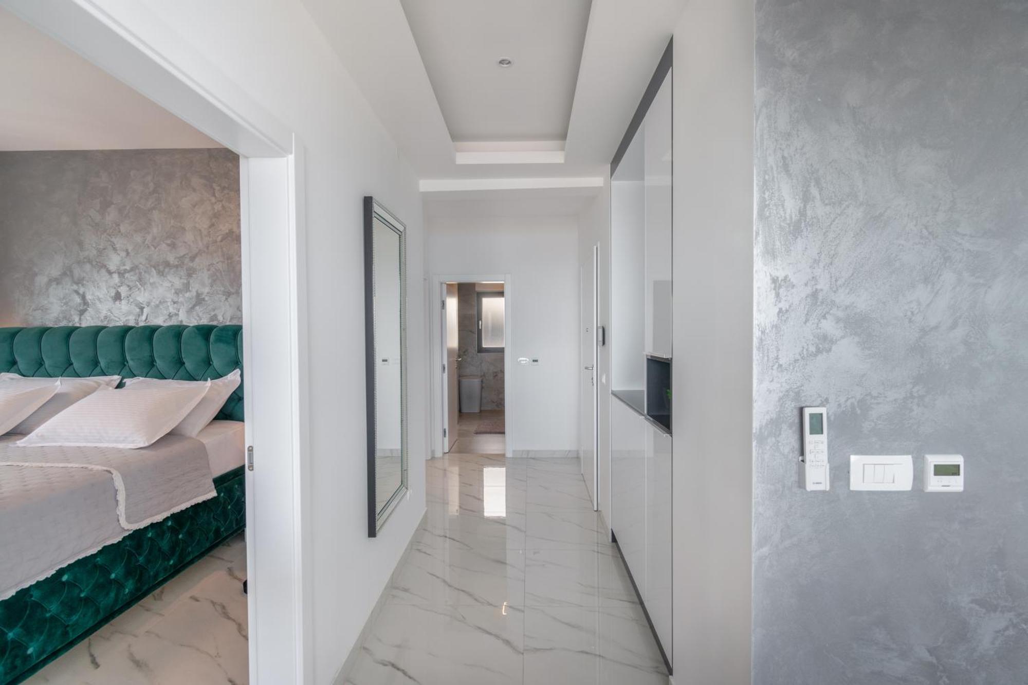 Lux Penthouse Panoramic View With Jacuzzi Apartment Макарска Екстериор снимка